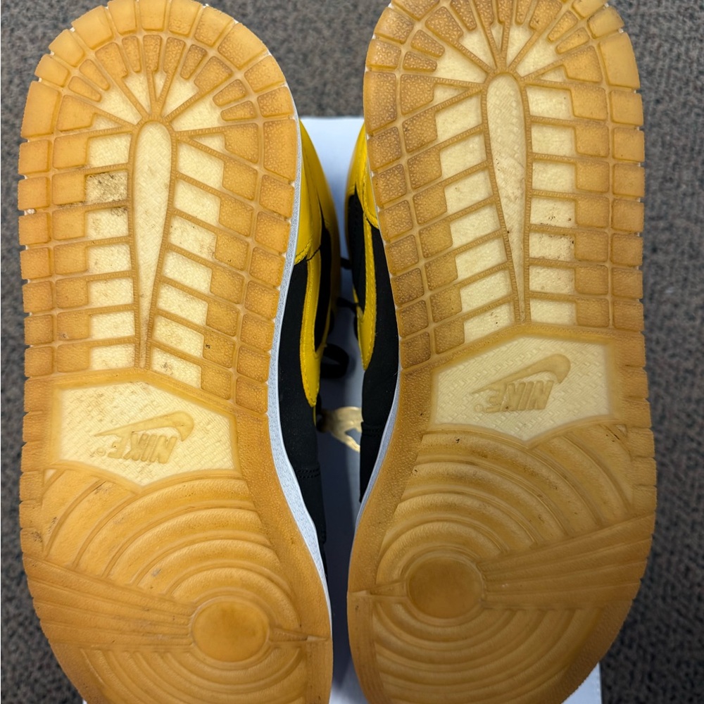 Jordan 1 Retro Beginning Moments Pack - Black and Yellow Sneakers - Picture 5 of 5